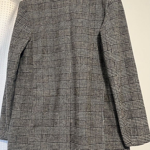 Houndstooth coat with faux fur pocket detail - Picture 2 of 3